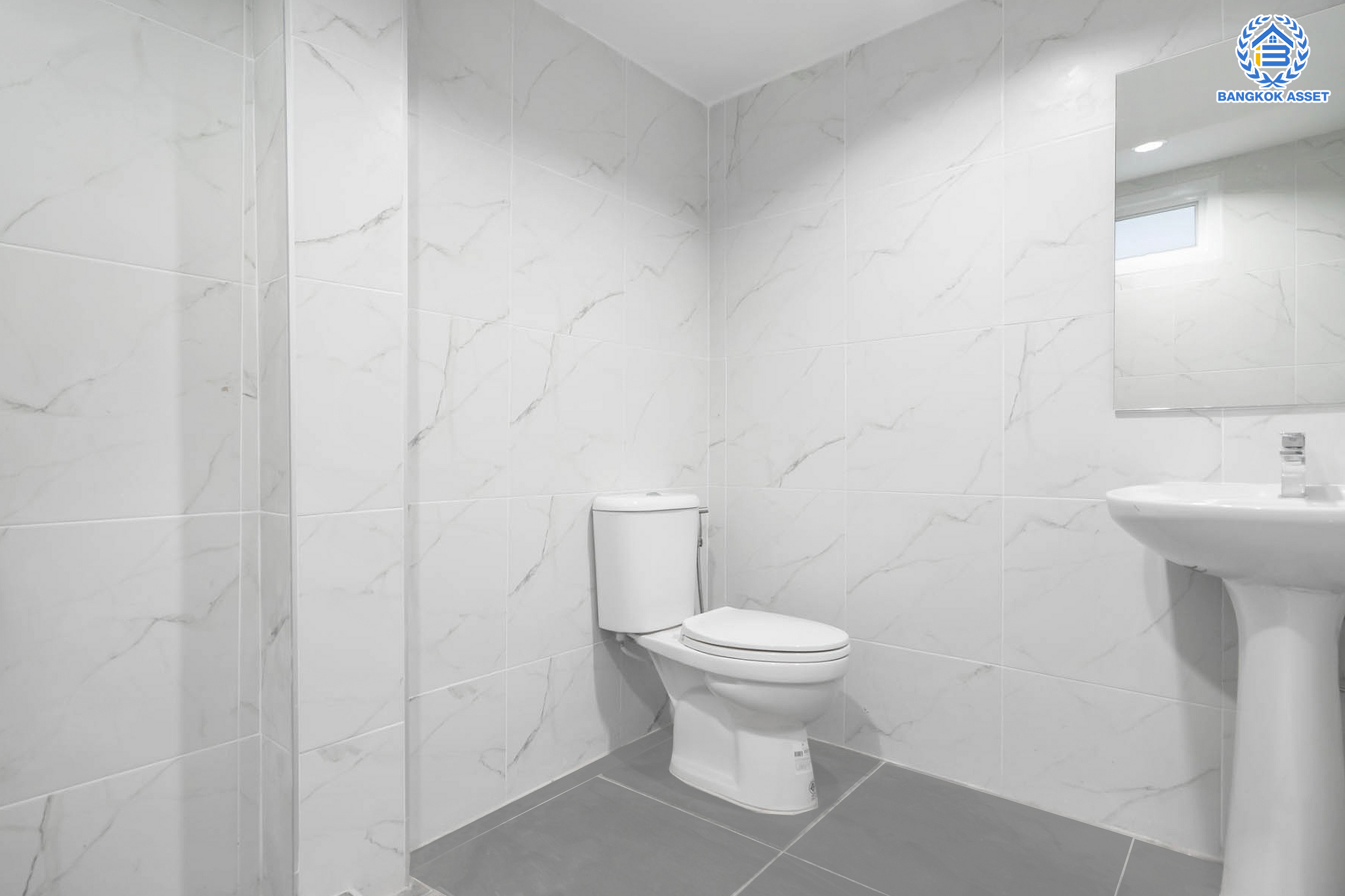 บ้านมือสองตกแต่งใหม่ ม.มณีรินทร์ รัตนาธิเบศร์ แบรนด์ Property Perfect หลังใหญ่ เนื้อที่ 60 ตร.ว. ฟังก์ชันจัดเต็ม 4 ห้องนอน 3 ห้องน้ำ 1 ห้องอเนกประสงค์ จอดรถได้ 2 คัน บนทำเลศักยภาพ ใกล้ทางด่วนงามวงศ์วาน และเพียง 10 นาที ถึงรถไฟฟ้า "สถานีบางรักน้อยท่าอิฐ"